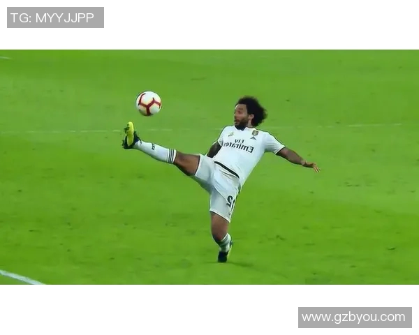 足球明星场外时尚穿搭大揭秘展现个性与风格的完美结合