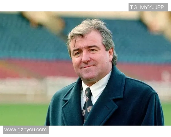 辉煌岁月中的黄金一代足球明星们的传奇故事与成就回顾